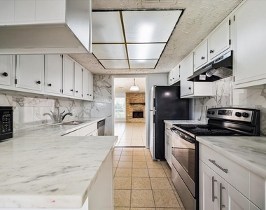 6407 S Briar Bayou Drive - Photo Thumbnail 4