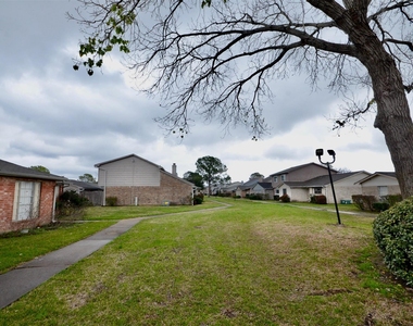 6407 S Briar Bayou Drive - Photo Thumbnail 18