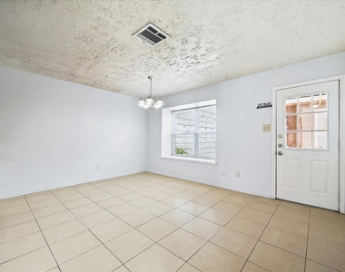 6407 S Briar Bayou Drive - Photo Thumbnail 5