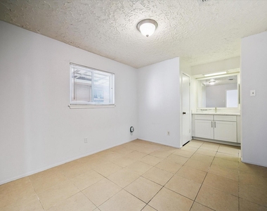 6407 S Briar Bayou Drive - Photo Thumbnail 8
