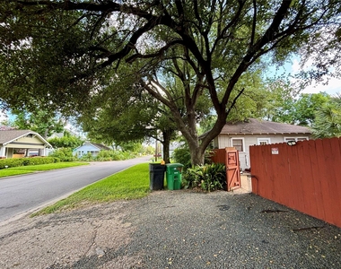 1039 Robbie Street - Photo Thumbnail 9