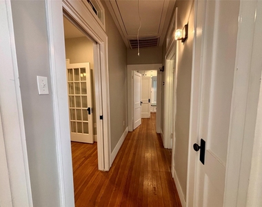 1039 Robbie Street - Photo Thumbnail 7