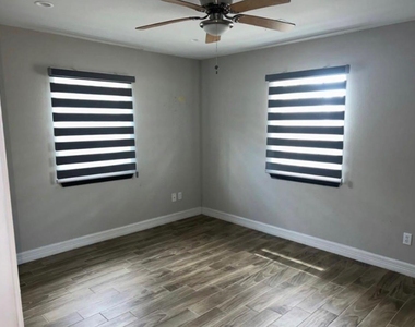 15101 South Drive - Photo Thumbnail 5
