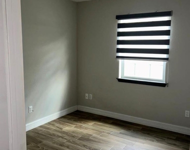 15101 South Drive - Photo Thumbnail 3