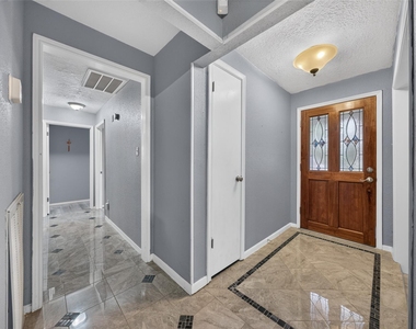 5714 Arbor Vitae Drive - Photo Thumbnail 5