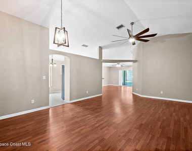 2467 Deercroft Drive - Photo Thumbnail 15
