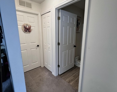650 Elizabeth Street Se - Photo Thumbnail 8