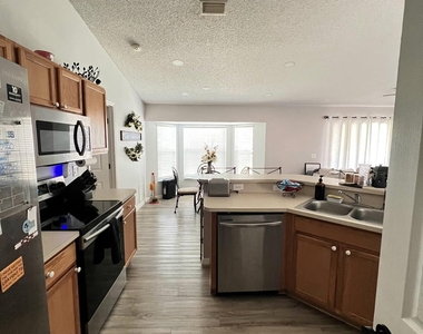 650 Elizabeth Street Se - Photo Thumbnail 4