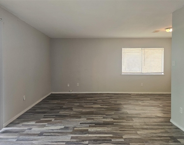 398 Duroux Road - Photo Thumbnail 8