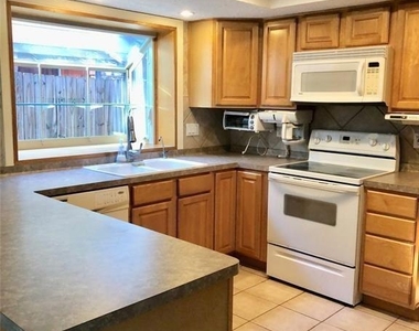 1814 Brushy Creek Drive - Photo Thumbnail 3