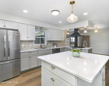 2122 Michigan Avenue - Photo Thumbnail 6