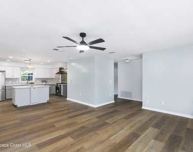 2122 Michigan Avenue - Photo Thumbnail 2