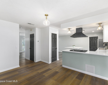 2122 Michigan Avenue - Photo Thumbnail 8