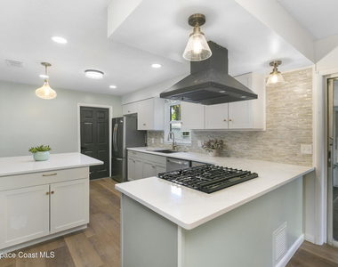 2122 Michigan Avenue - Photo Thumbnail 5