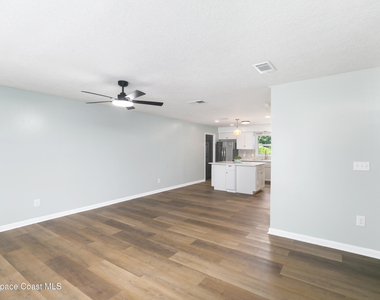 2122 Michigan Avenue - Photo Thumbnail 4