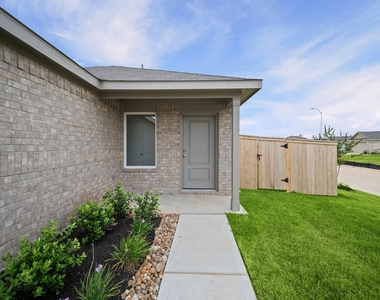 702 Umbrella Tree Drive - Photo Thumbnail 3