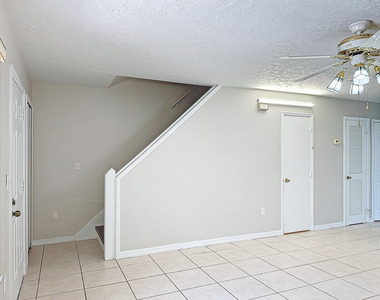 287 Nottingham Place - Photo Thumbnail 5