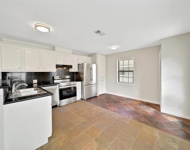 3315 S Braeswood Boulevard - Photo Thumbnail 11