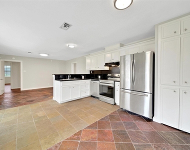 3315 S Braeswood Boulevard - Photo Thumbnail 9