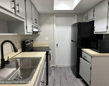 1424 Croftwood Drive - Photo Thumbnail 3