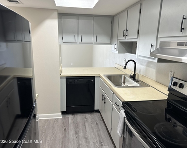 1424 Croftwood Drive - Photo Thumbnail 4