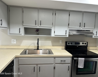 1424 Croftwood Drive - Photo Thumbnail 2