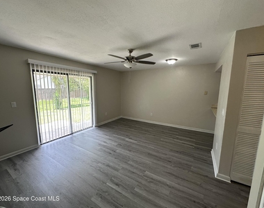 1424 Croftwood Drive - Photo Thumbnail 6