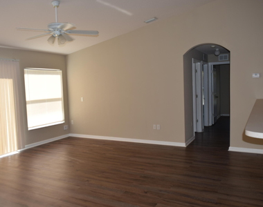 458 Fitzsimmons Street Sw - Photo Thumbnail 4