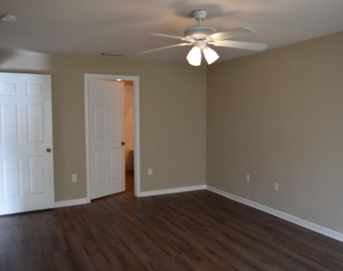 458 Fitzsimmons Street Sw - Photo Thumbnail 7
