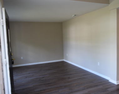 458 Fitzsimmons Street Sw - Photo Thumbnail 2