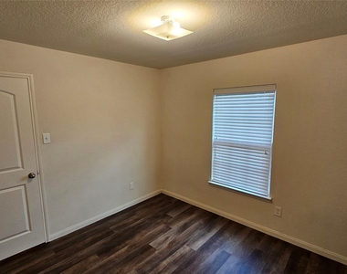 24053 Wilde Drive - Photo Thumbnail 11