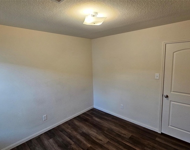24053 Wilde Drive - Photo Thumbnail 12
