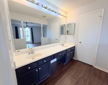 2535 Planters Row - Photo Thumbnail 13