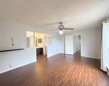2535 Planters Row - Photo Thumbnail 12