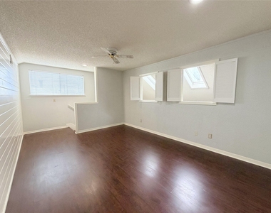 2535 Planters Row - Photo Thumbnail 17