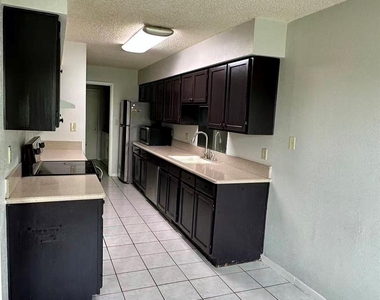 2535 Planters Row - Photo Thumbnail 8