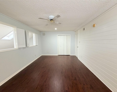 2535 Planters Row - Photo Thumbnail 18