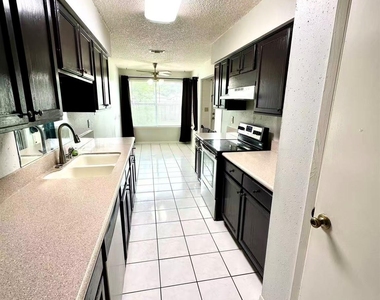 2535 Planters Row - Photo Thumbnail 7