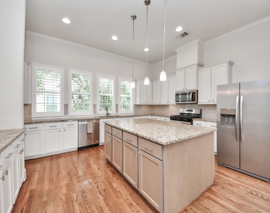 2606 Madeline Grove Drive - Photo Thumbnail 10