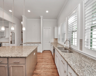 2606 Madeline Grove Drive - Photo Thumbnail 14