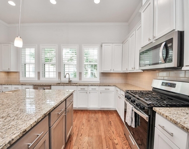 2606 Madeline Grove Drive - Photo Thumbnail 17