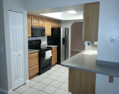 2720 Wright Avenue - Photo Thumbnail 2