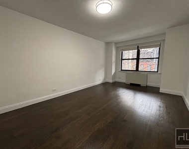 E 82 St - Photo Thumbnail 5