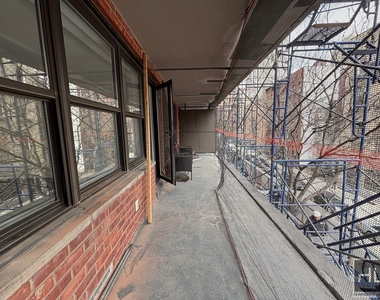 E 82 St - Photo Thumbnail 3