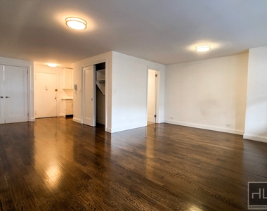 E 82 St - Photo Thumbnail 3