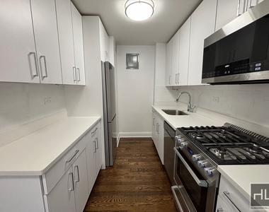 E 82 St - Photo Thumbnail 4