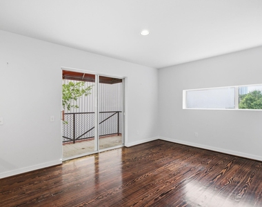 2934 Commerce Street - Photo Thumbnail 15