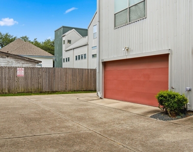 2934 Commerce Street - Photo Thumbnail 5