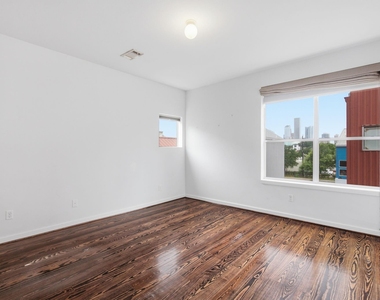 2934 Commerce Street - Photo Thumbnail 18