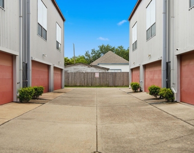 2934 Commerce Street - Photo Thumbnail 6